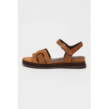 Sandale din piele intoarsa cu catarama - Maro camel
