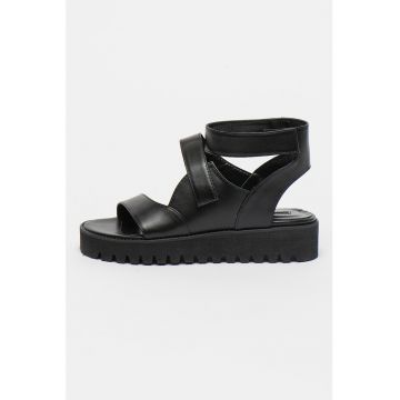 Sandale de piele cu velcro Sandale de piele cu velcro