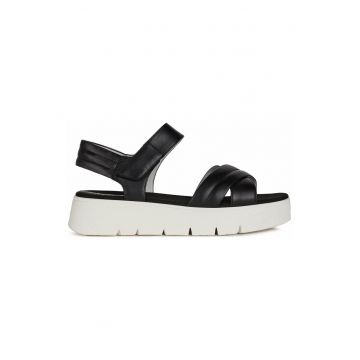 Sandale de piele cu velcro Sandale de piele cu velcro