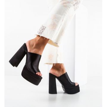 Saboti dama Hirst Negri