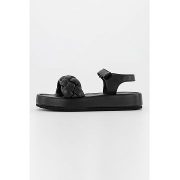 Sandale de piele cu aspect impletit Sandale de piele cu aspect impletit